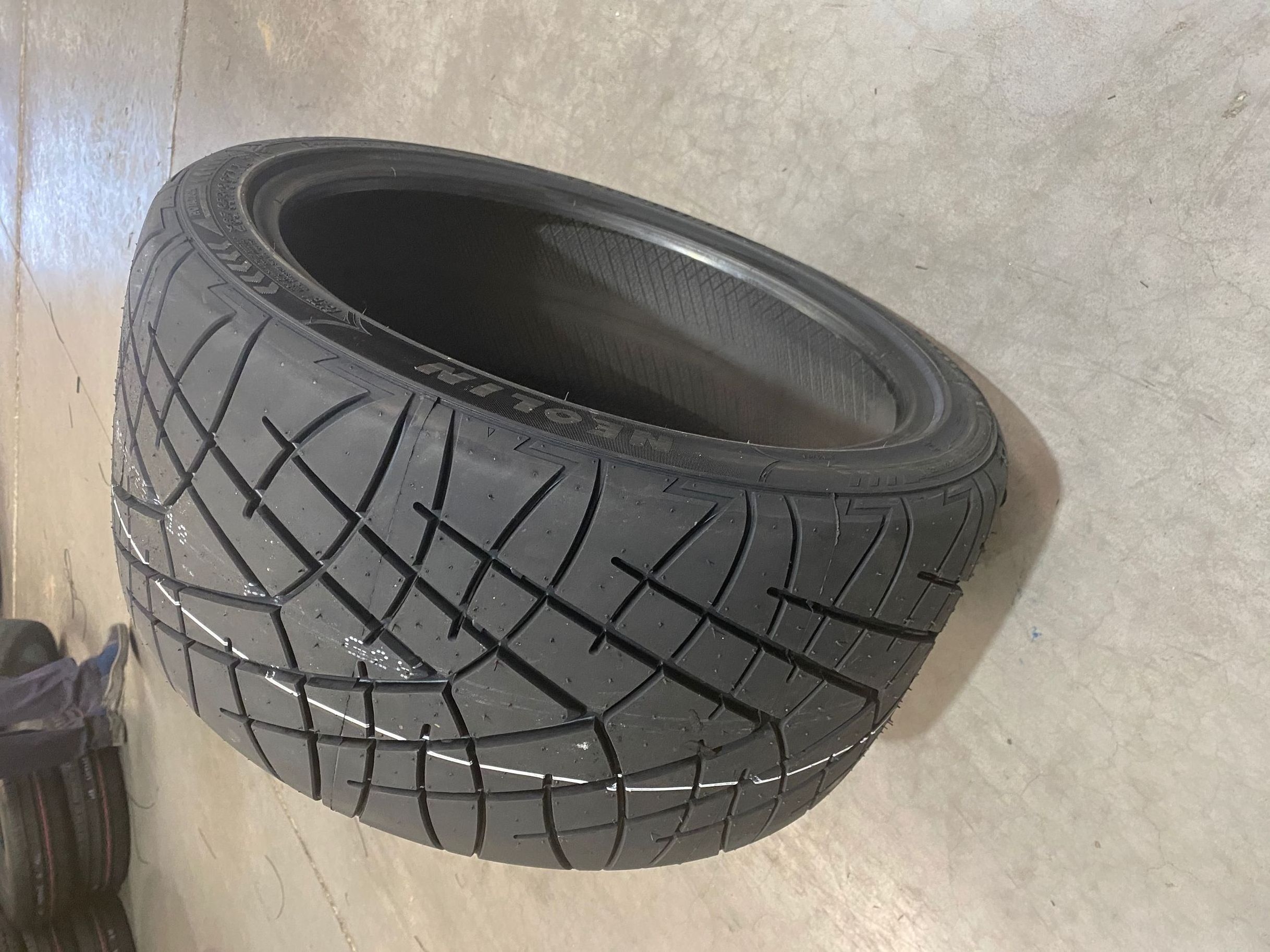 High Quality Tire 235/40R18 Drifting Tires Radial Semislick 235/40/18 Tire for drifting competition