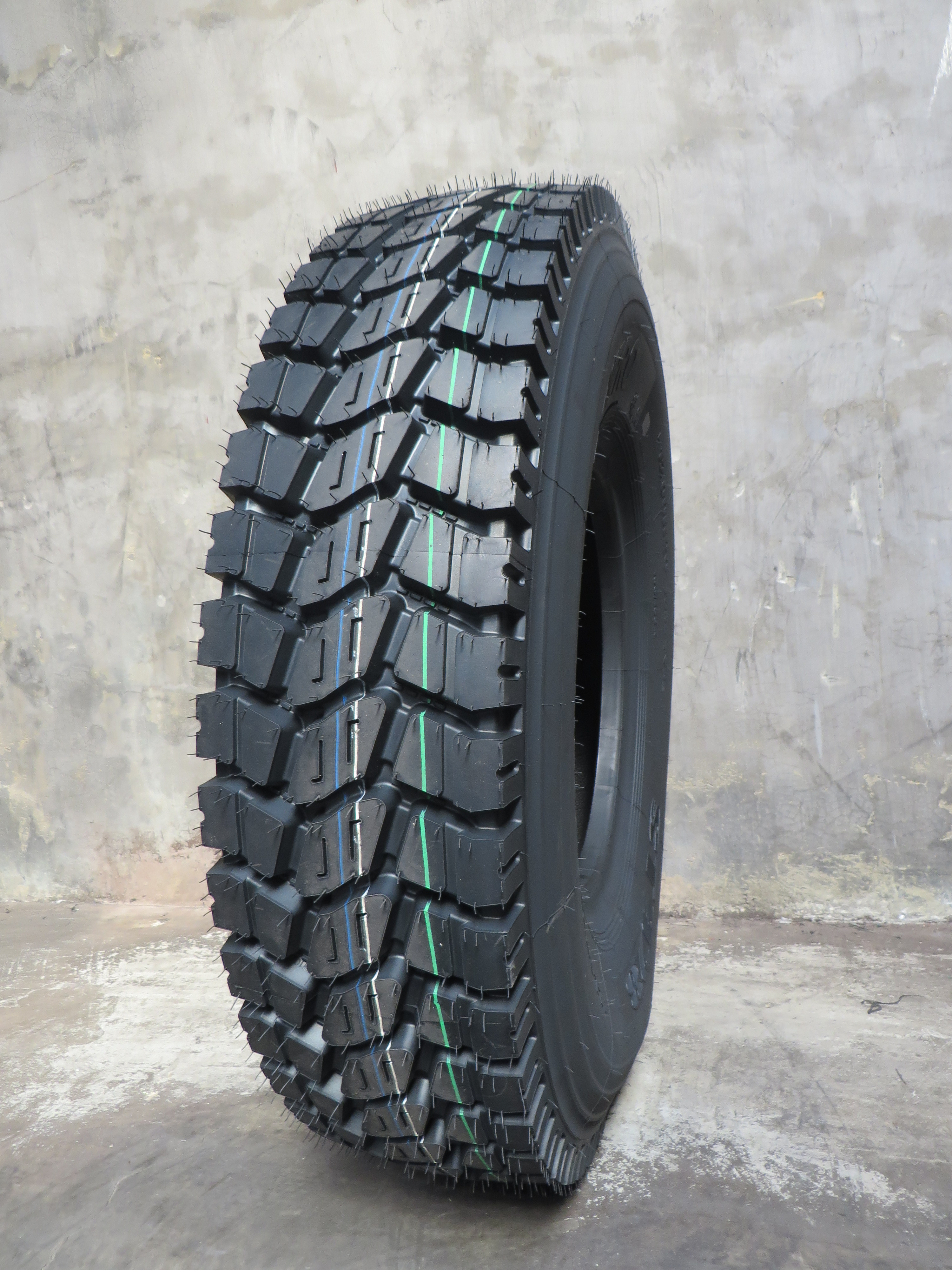 Good Price Special Design 7.50R16 Tires 750/16 Tubed Doupro Truck Tires for Middle Asia and Southeast Asia