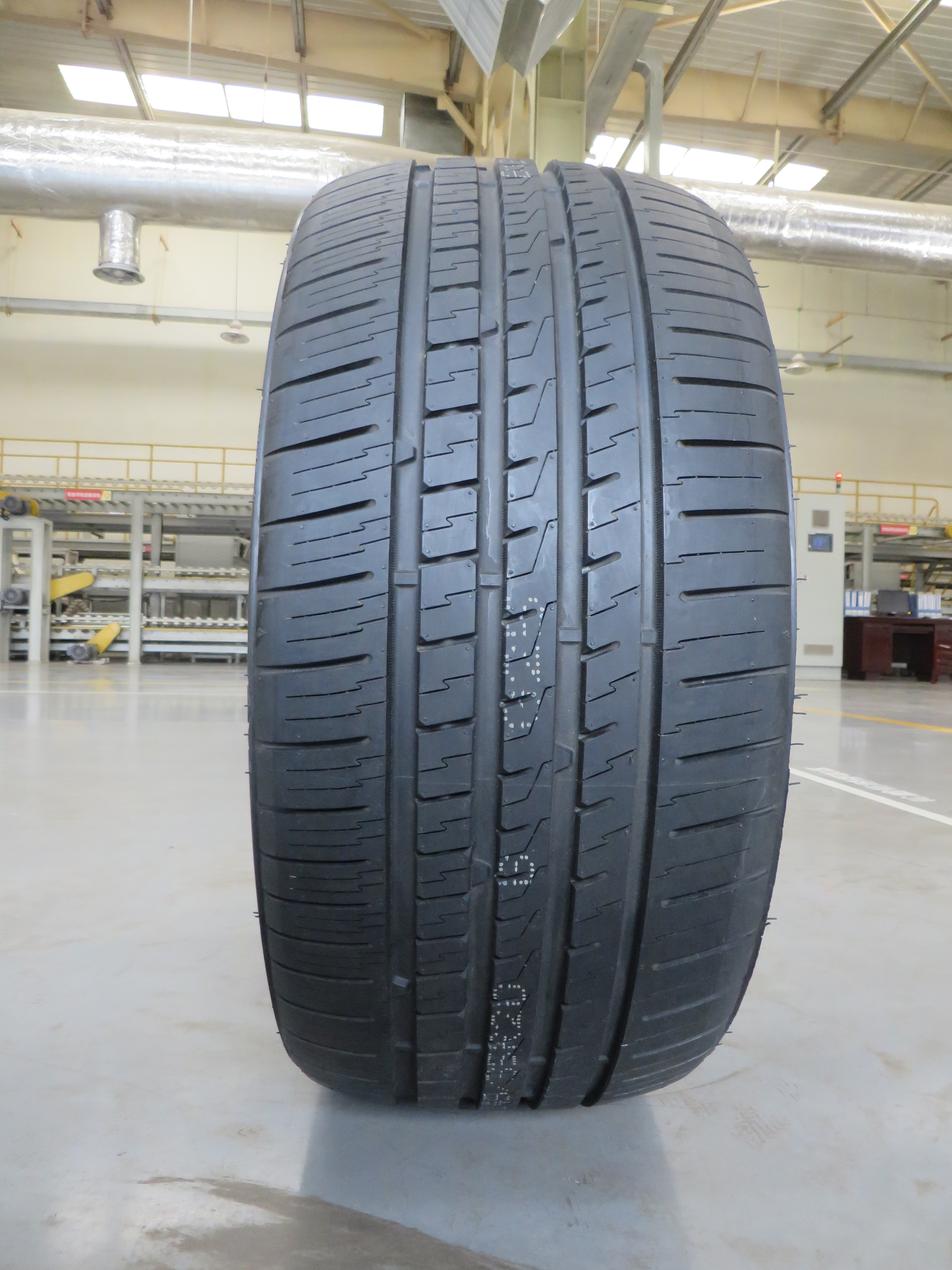 Duraturn Brand PCR tire 215/40R18