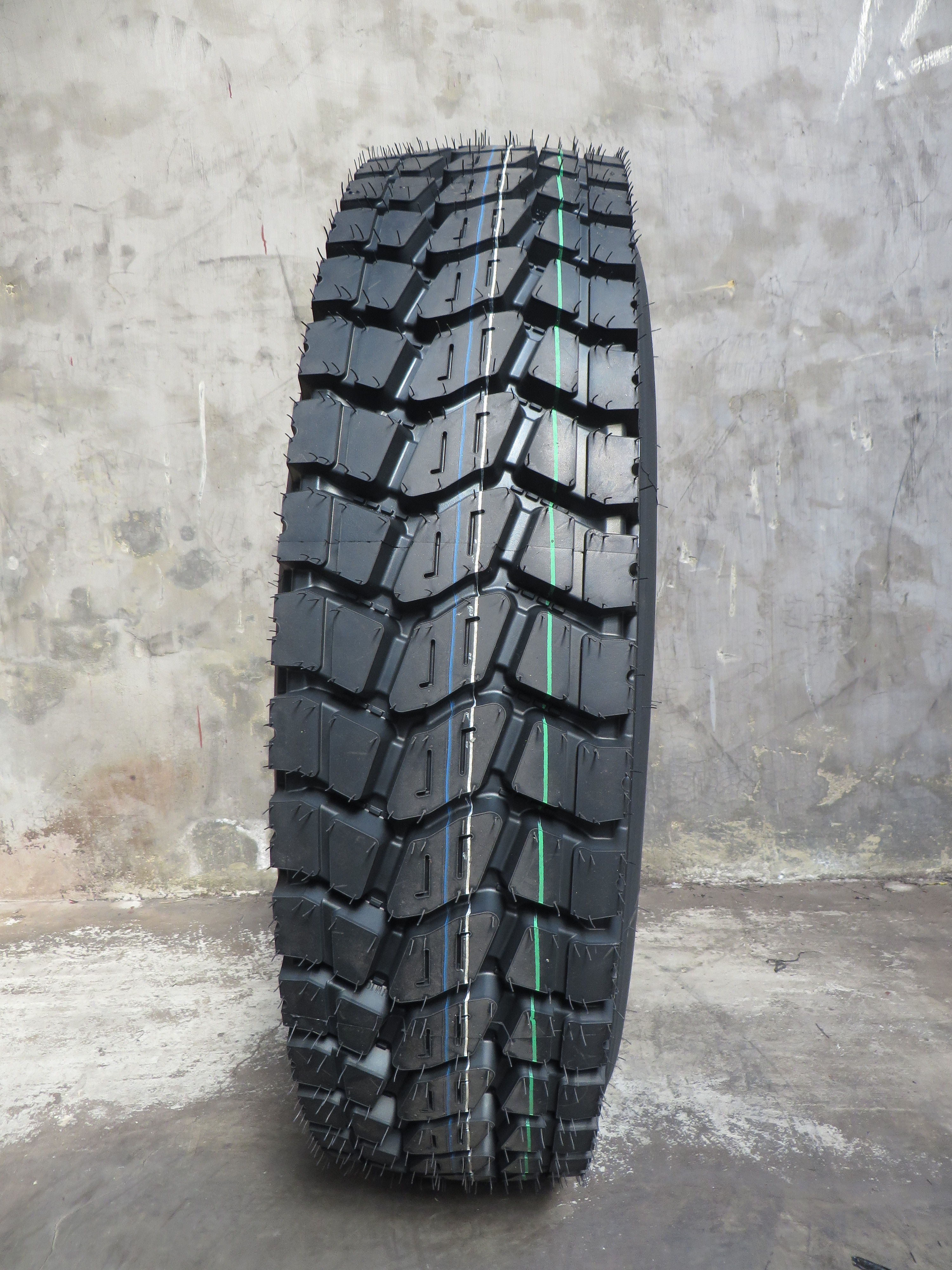 Good Price Special Design 7.50R16 Tires 750/16 Tubed Doupro Truck Tires for Middle Asia and Southeast Asia