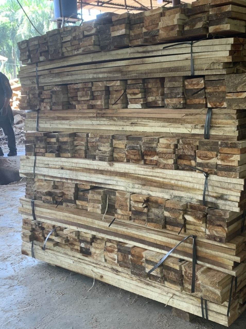 SAWN TIMBER - ACACIA TIMBER - WOOD PALLET FROM VIETNAM