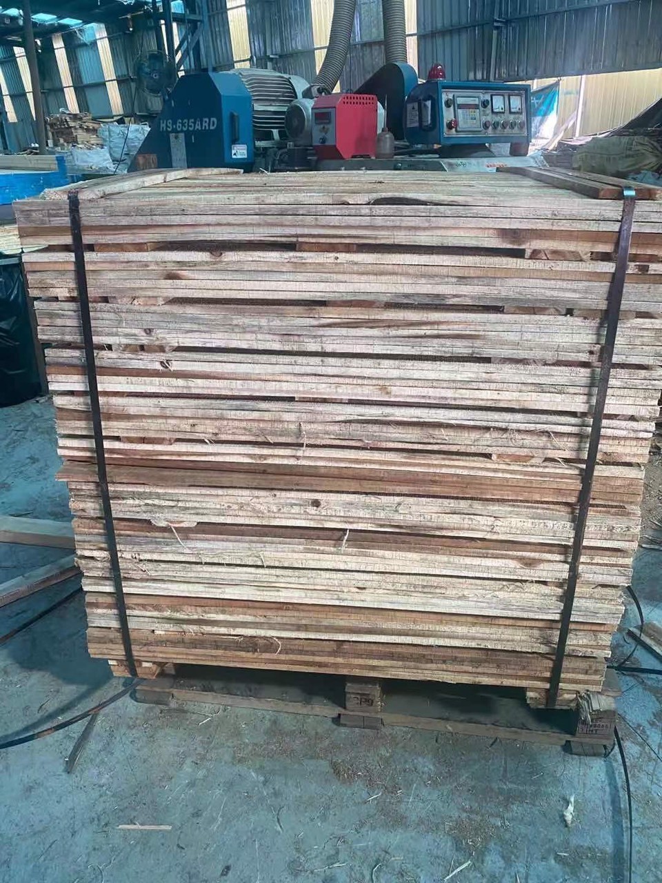 SAWN TIMBER - ACACIA TIMBER - WOOD PALLET FROM VIETNAM