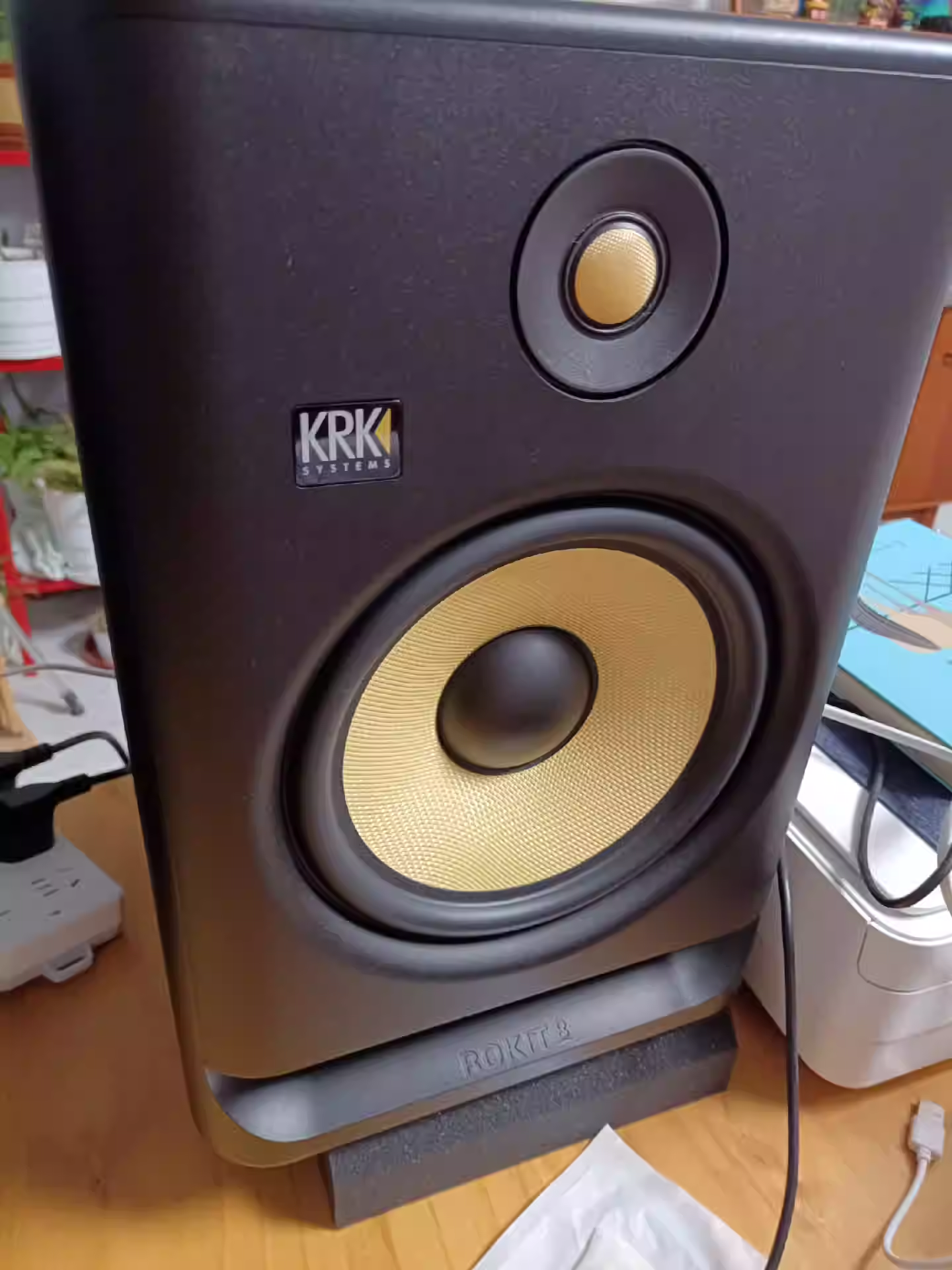 KRK RP8 Rokit 8 G4 Professional Bi-Amp 8