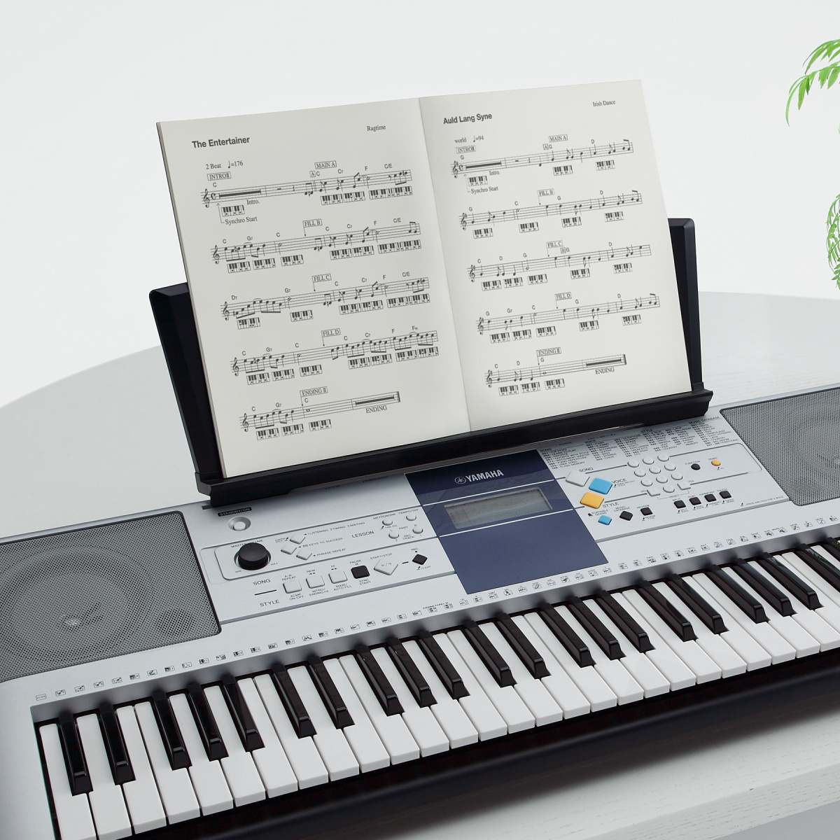 Portable and Playable not brand New Yamahas PSR-E323 61 full-size keys digital organ digital music piano keyboard