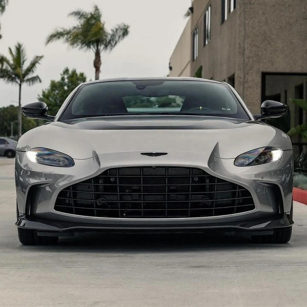 Full Set Wide Body Kit including Exhaust System Carbon Fiber Front Bumper Rear Wing Parts for Aston Martin V12 Vantage