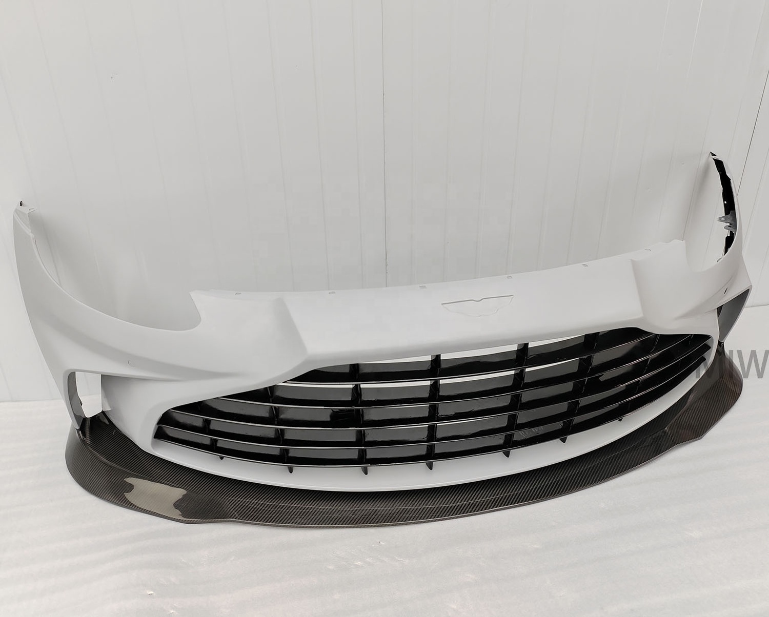 New Arrival Front Bumper with large Grille Upgrade body Kits for Aston Martin V12 Vantage