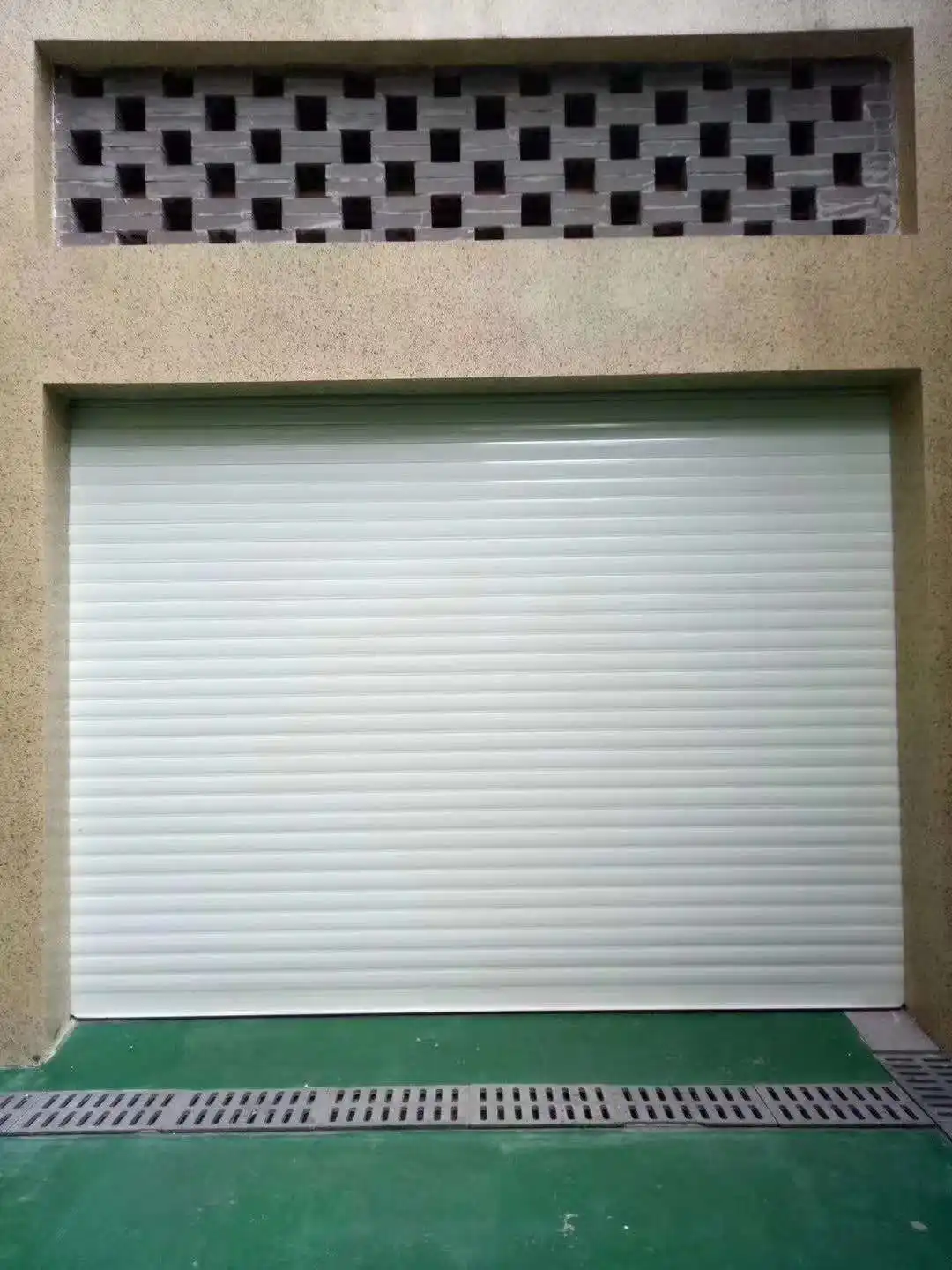 Low price Customize electric rolling shutter door aluminum garage door durable and modern design