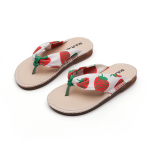 Girls slippers 2020 summer new children's leisure pinch flip flops beach shoes little girl strawberry home shoes