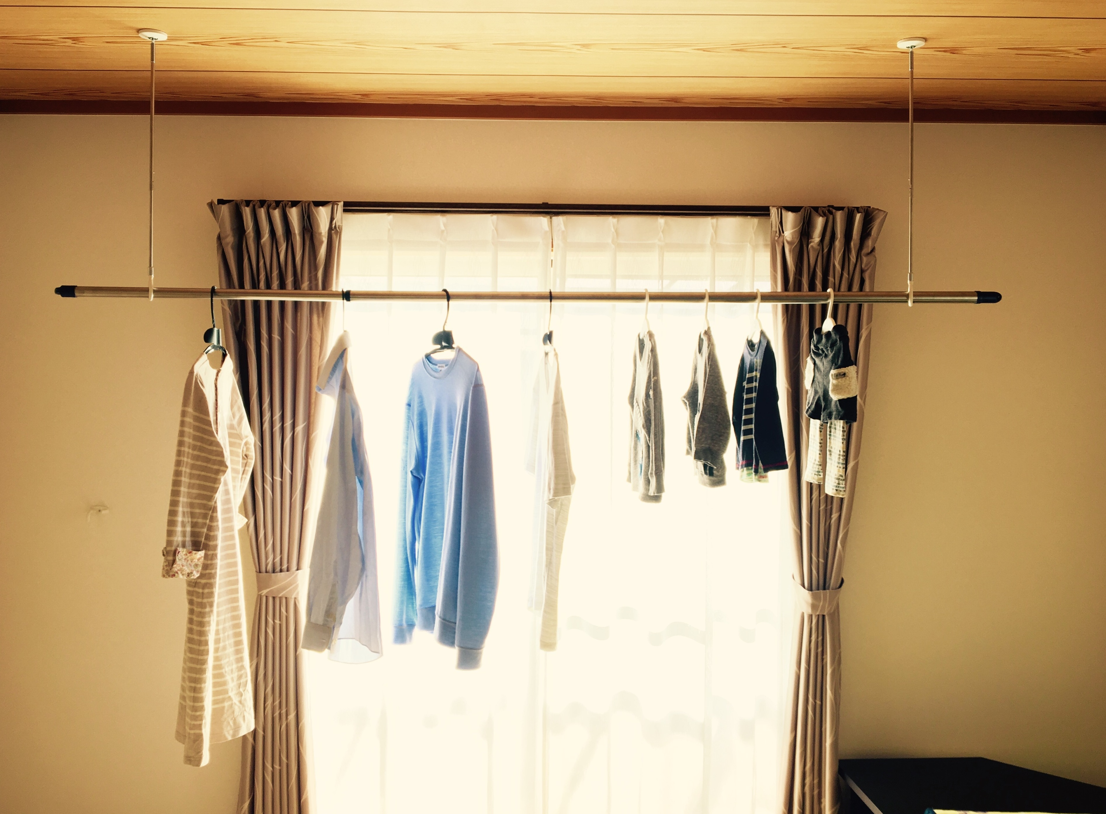 Best seller Japan USA indoor laundry pole holder mounted on ceiling dry up clothes by natural wind lundry rack house hospital