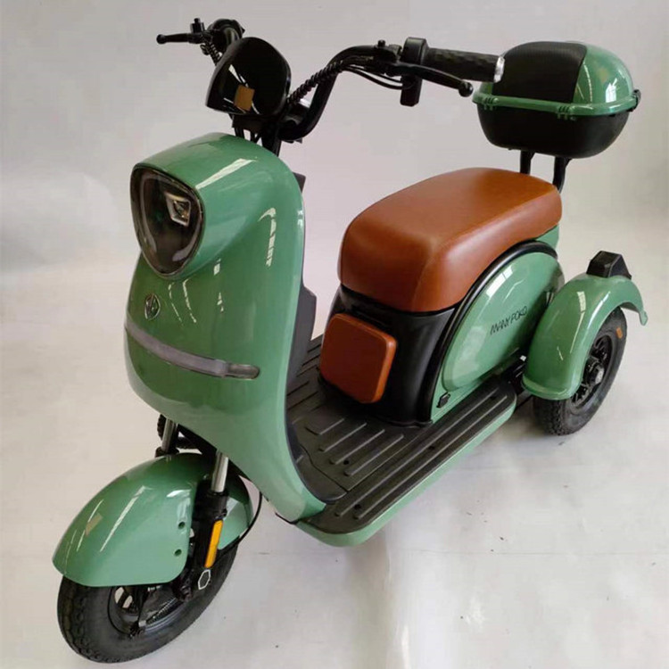 China Cheap 700W Motor 300-8 Aluminum Wheels Adult Electric Motorcycles Electric Cargo Tricycle With Trunk