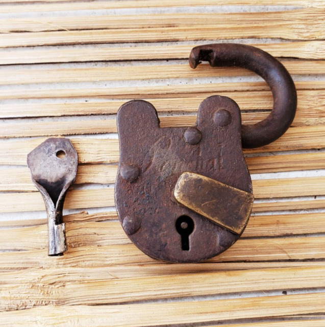 Vintage Design pure brass Quality Antique Locks Iron Padlock & Keys Vintage Style Lock traditional Elegant For Home Villas