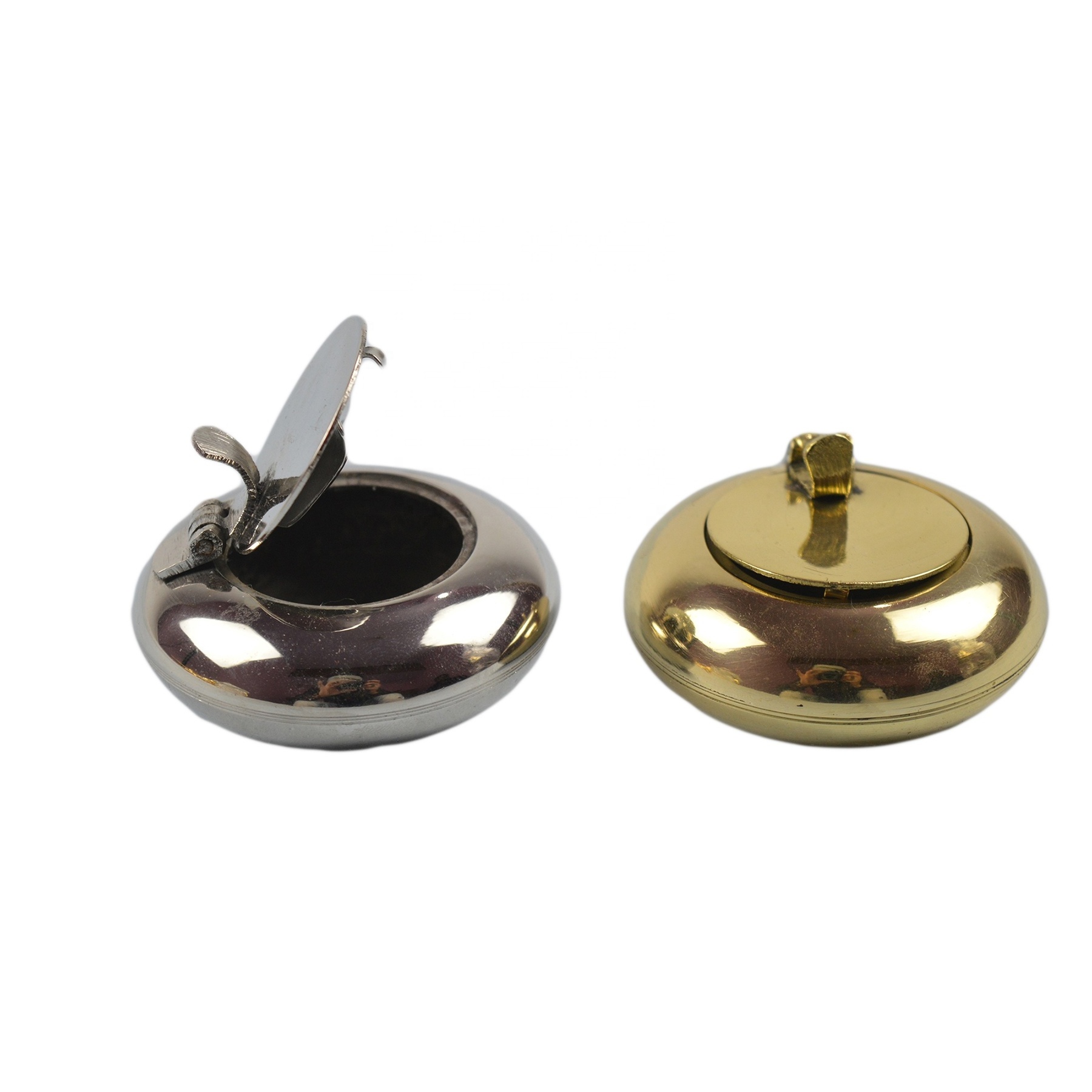 Rounded Brass Metal Design Cigarette Highly Finishing Design Smoke Tray Best For Tableware Decor Design Grid Cigarette