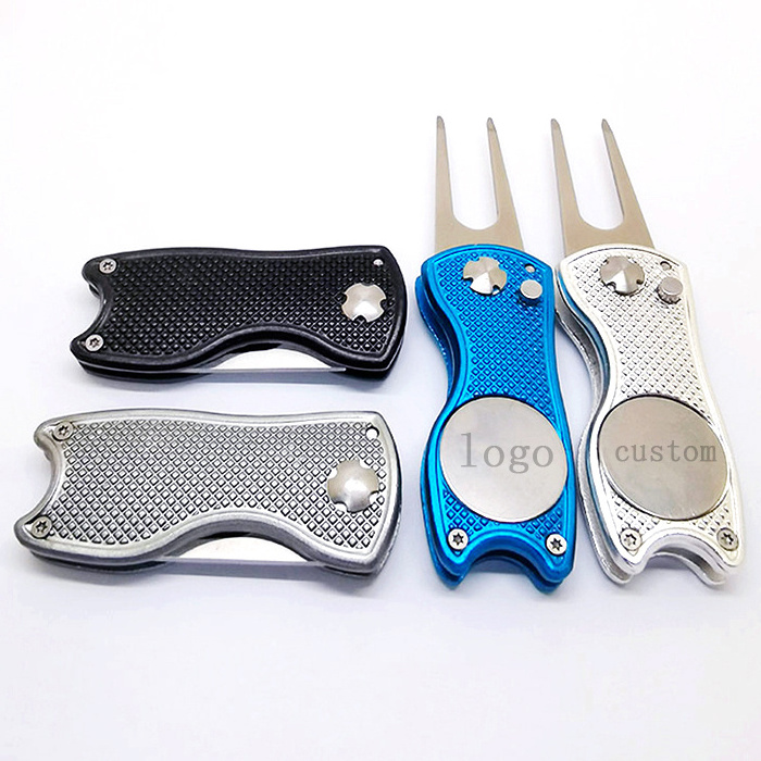 Wholesale Magnetic Clip Divot Tool And Ball Marker Golf Accessories Foldable Metal Pitchfork Golf Divot Repair Tool Custom