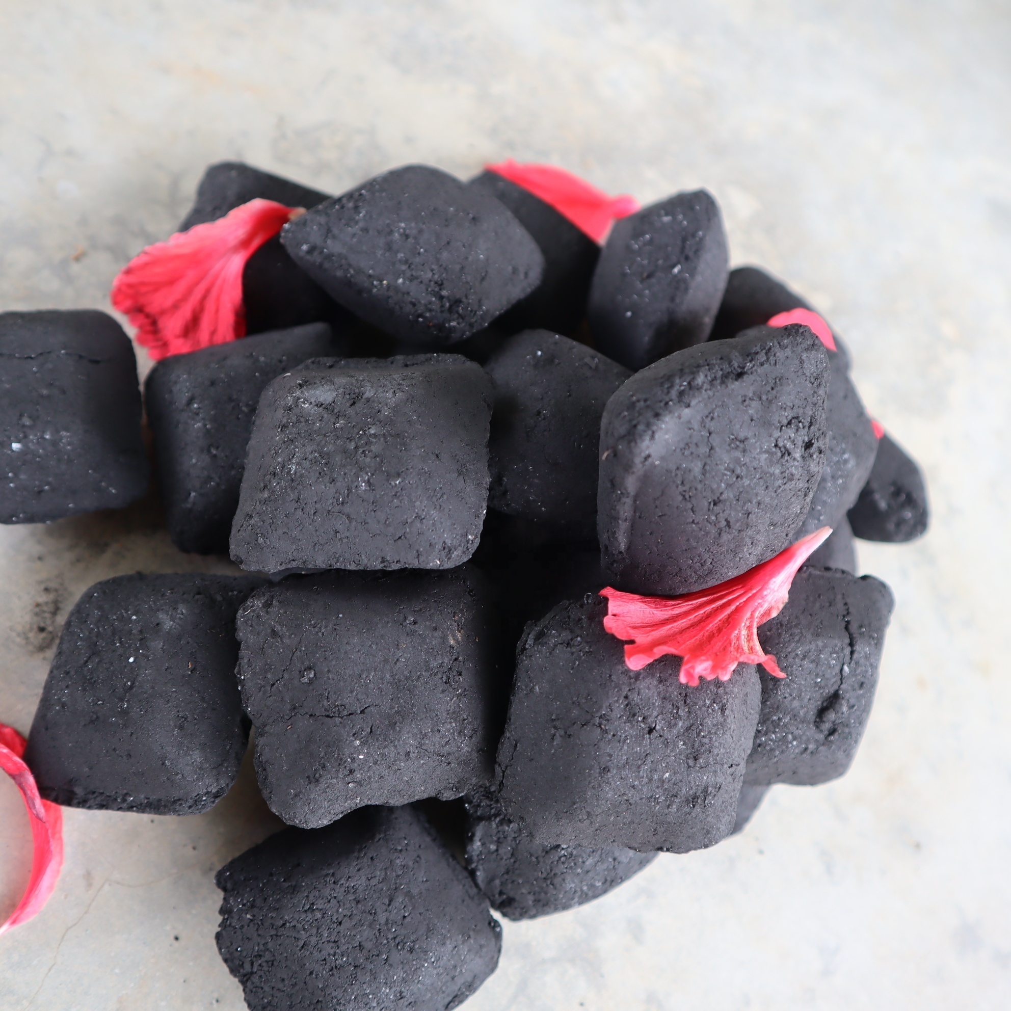 New Year Sells Country Norms Based 100% Natural Charcoal Low Moisture And Longer Burning For BBq's