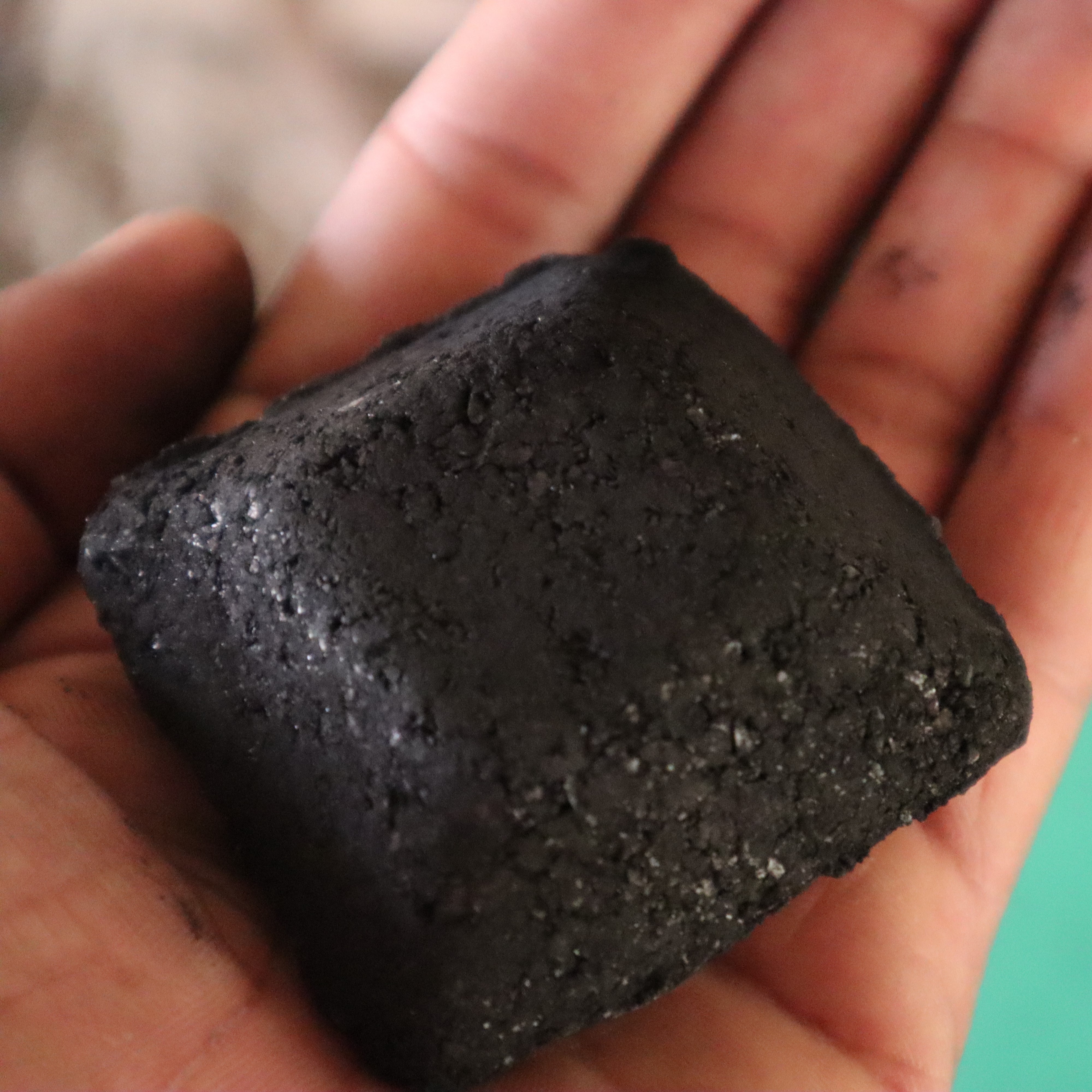 Long Hour burning Charcoal Briquettes Made From Natural Binder And 100% Natural Ingredient & Raw Materials