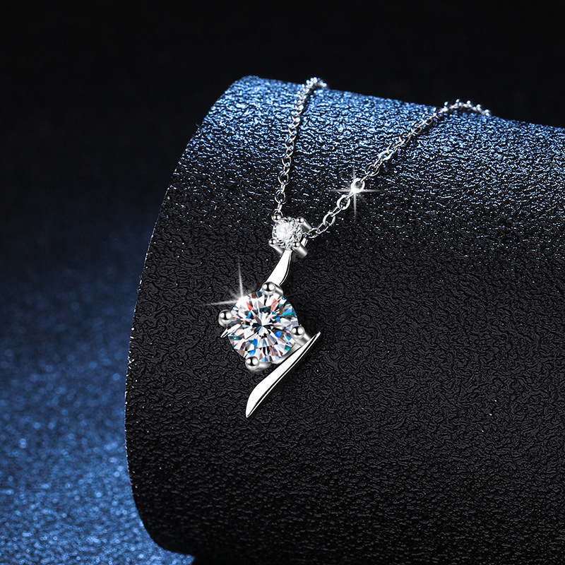 S925 Sterling Silver Fashion Necklace Mosang Diamond Lightning Star Lock Bone Chain D Color One Carat Pendant Wedding