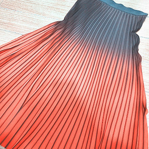 Stripes pleated skirts fabric by Italian pleating machine gradual changing color pleats crepe fabrics