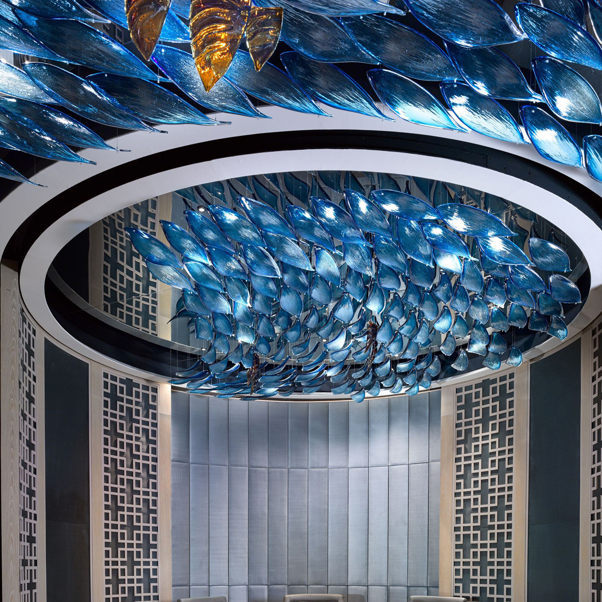 High Quality Hotel Restaurant Interior Decoration Ceiling Blue Ocean Art Glass Fish Lamp Pendant Chandelier