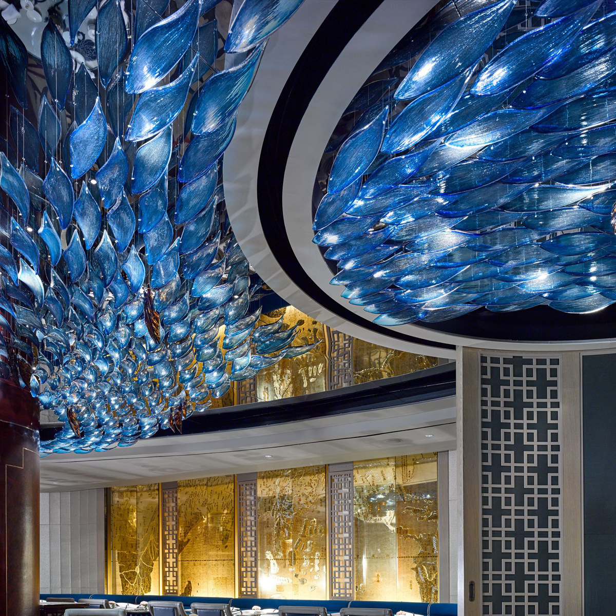 High Quality Hotel Restaurant Interior Decoration Ceiling Blue Ocean Art Glass Fish Lamp Pendant Chandelier