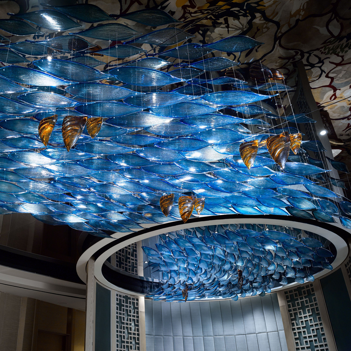 High Quality Hotel Restaurant Interior Decoration Ceiling Blue Ocean Art Glass Fish Lamp Pendant Chandelier