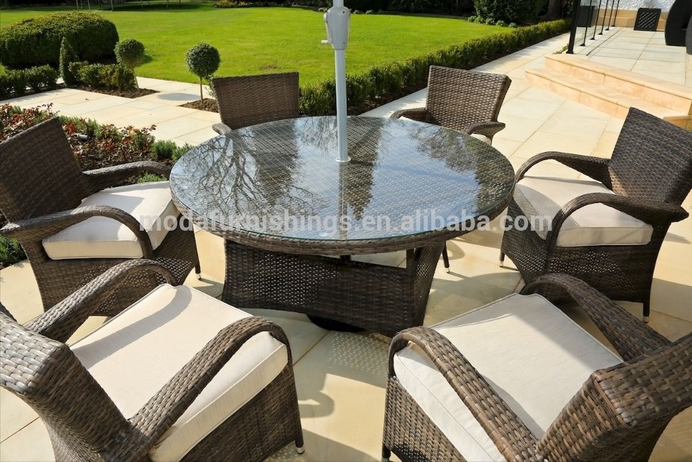 Modern Leisure All Weather Outdoor Dining Table Patio Wicker Furniture Garden Rattan Chair Set With Umbrella