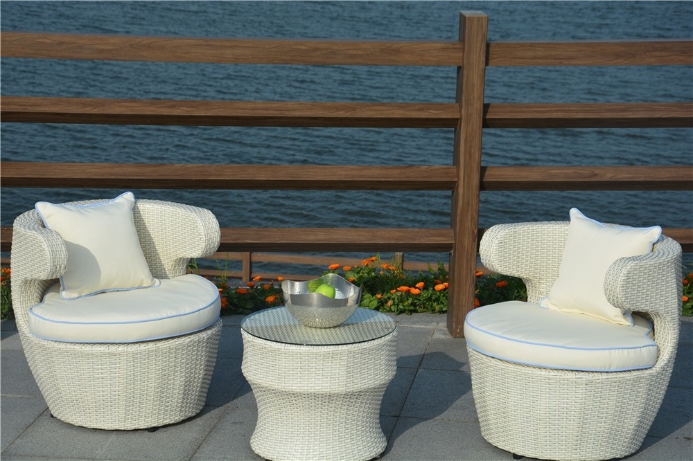 Factory Supplier Vase Design Rattan Wicker Garden Furniture Outdoor Table and 2 Chairs China Garden Set