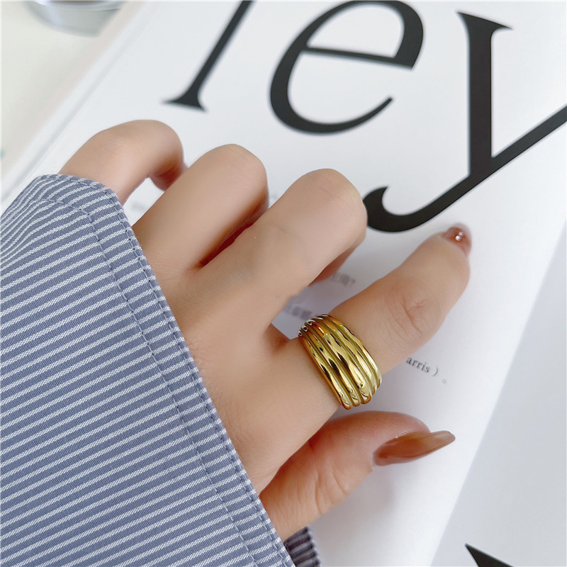 Fashion Design Modern 18K Stackable Rings Stainless Steel  Screw Gold Ring Designs For Female