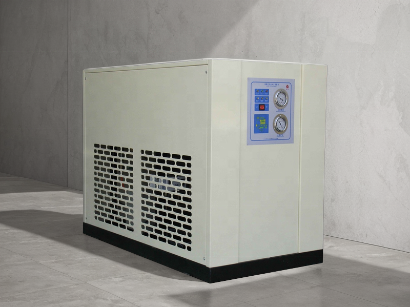 Industrial machinery energy saving refrigerated air dryer used with screw air compressor air tank