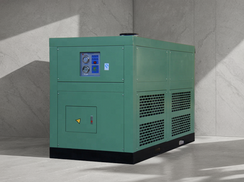 Industrial machinery energy saving refrigerated air dryer used with screw air compressor air tank