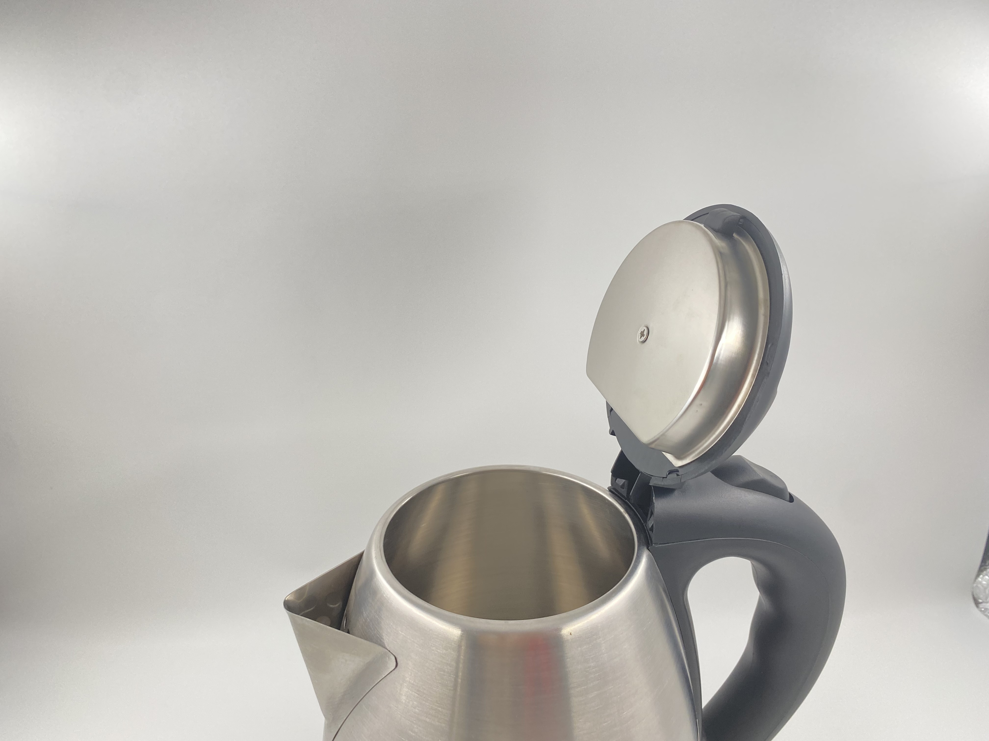 Wholesale 1.8L Stainless Steel Water Kettle Easy Pouring Spout Kettle Automatic Power-Off Electric Kettle