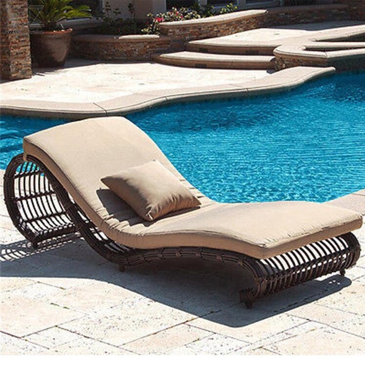 Luxury Elegant Outdoor Furniture Patio Aluminum Frame Woven Rattan Furniture Sun Bed Chaise Lounge Chair For Swimming Pool