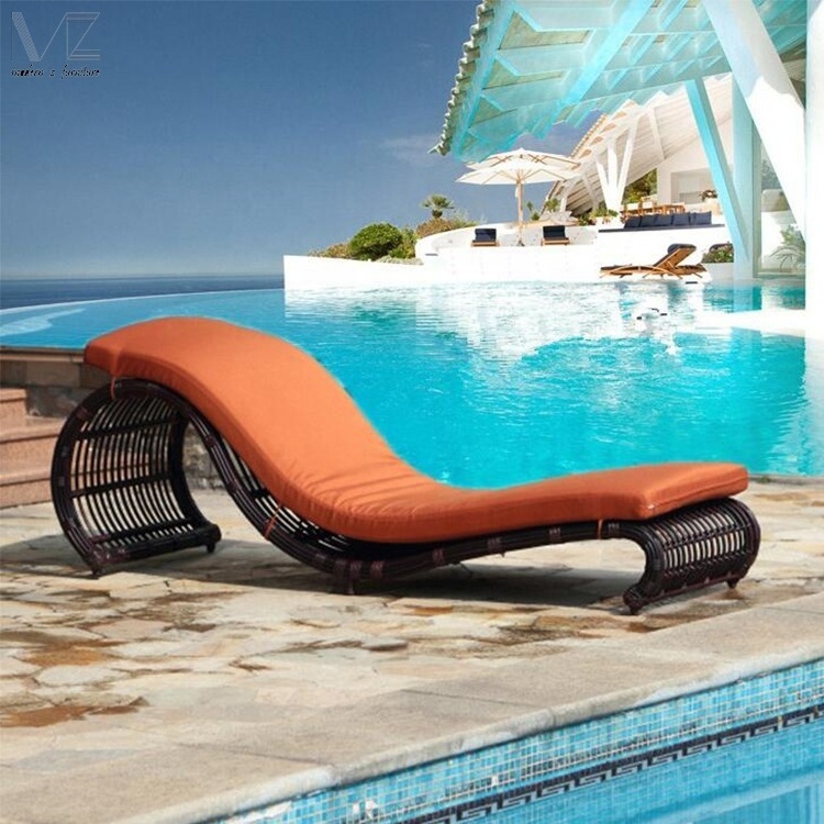 Luxury Elegant Outdoor Furniture Patio Aluminum Frame Woven Rattan Furniture Sun Bed Chaise Lounge Chair For Swimming Pool