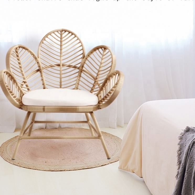 High Quality Nordic Style Flower Shape Steel Frames Chaise Indoor Plastic Rattan Wicker Lounge Chair with Cushion