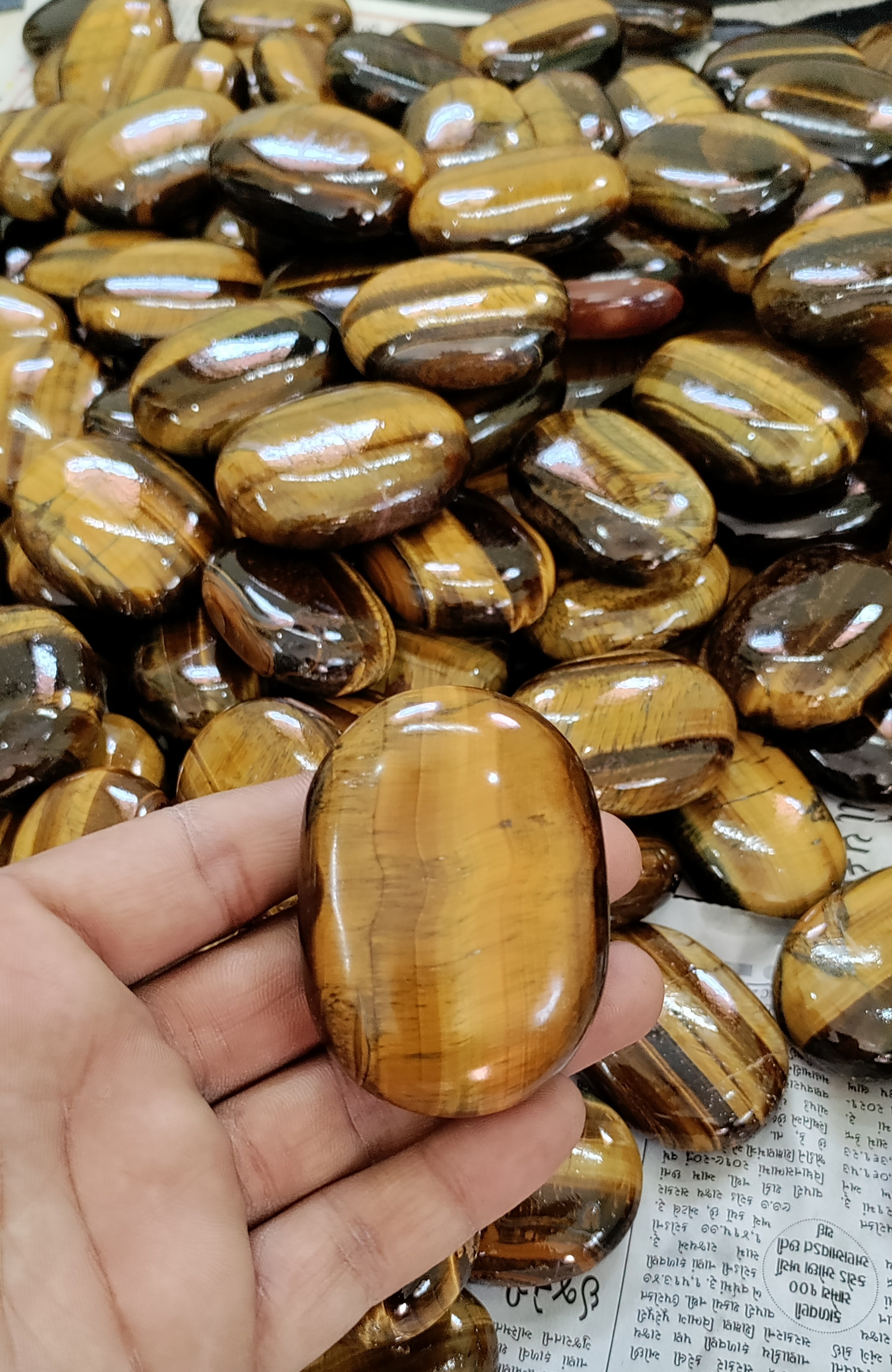 High Quality Natural Stone Yellow Tiger Eye Palm Stone For Meditation And Healing Tiger Eye Crystal Palm Stone For Healing