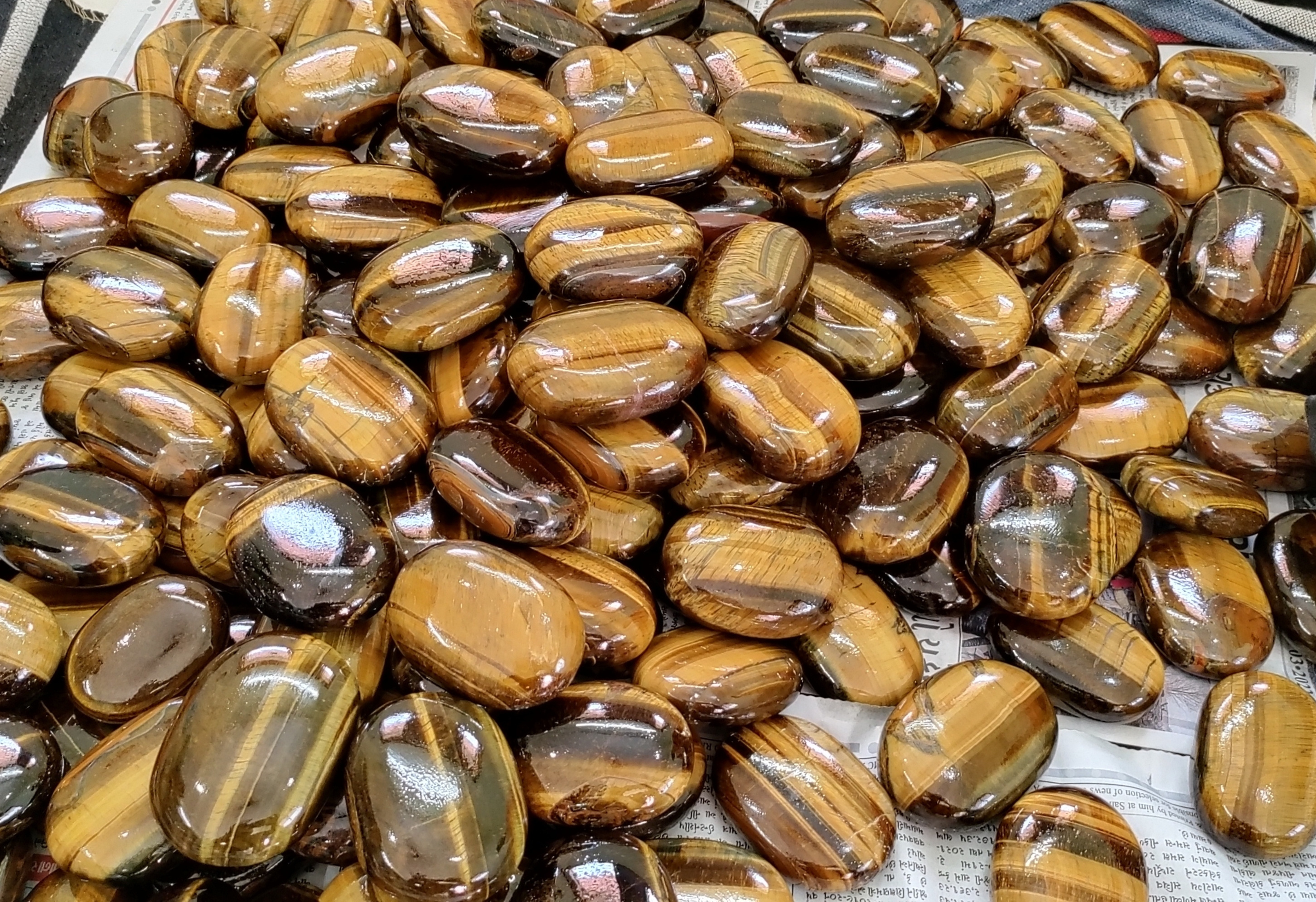 High Quality Natural Stone Yellow Tiger Eye Palm Stone For Meditation And Healing Tiger Eye Crystal Palm Stone For Healing