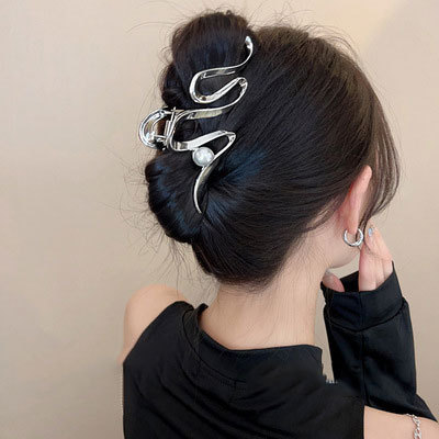 Wholesale High Quality Hair Accessories Pearl Metal Flower Shark Clip Hair Claws For Women