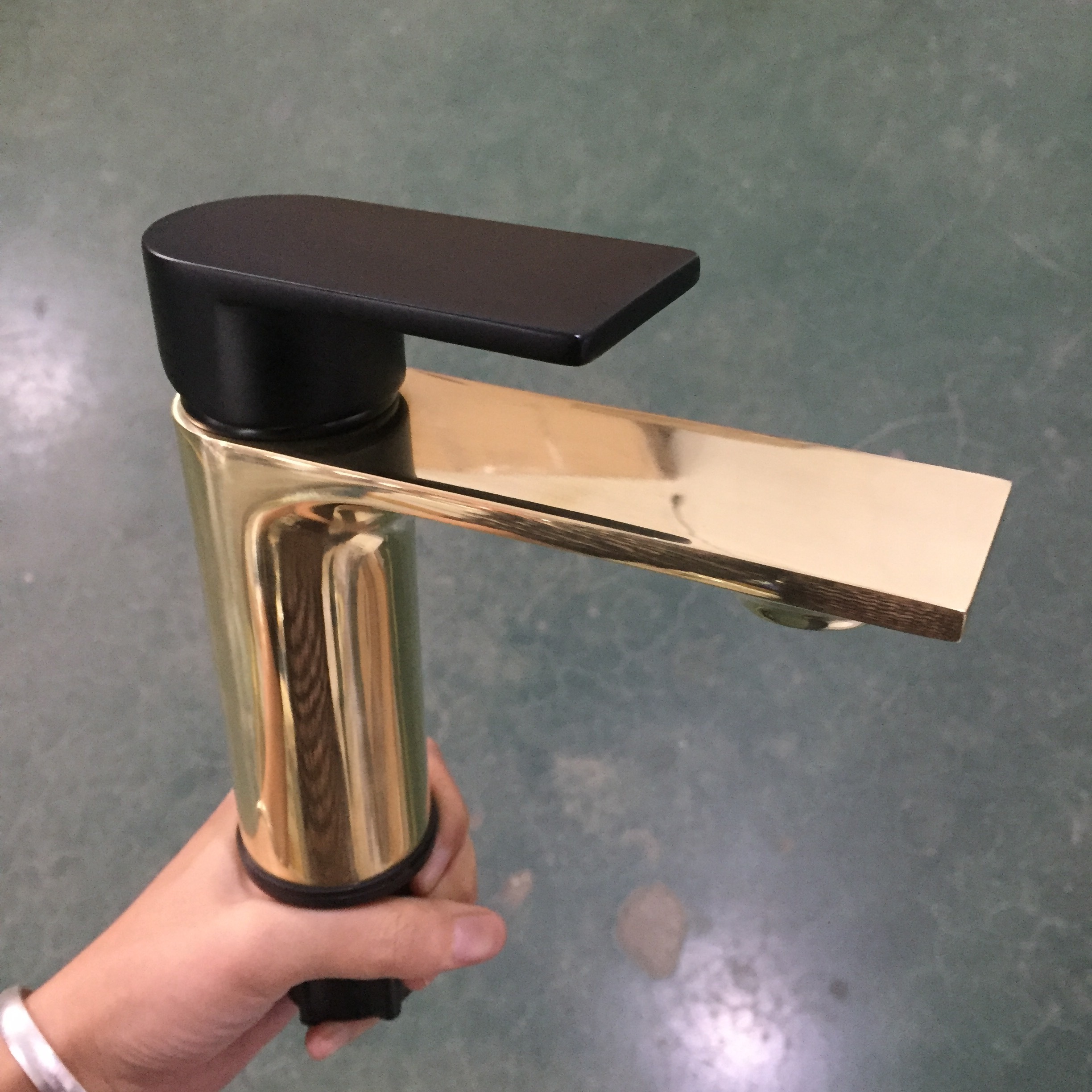 Momali modern Brass water tap Mixer Bathroom wash Basin Faucet gold, black bathroom luxury faucet with coin aerator