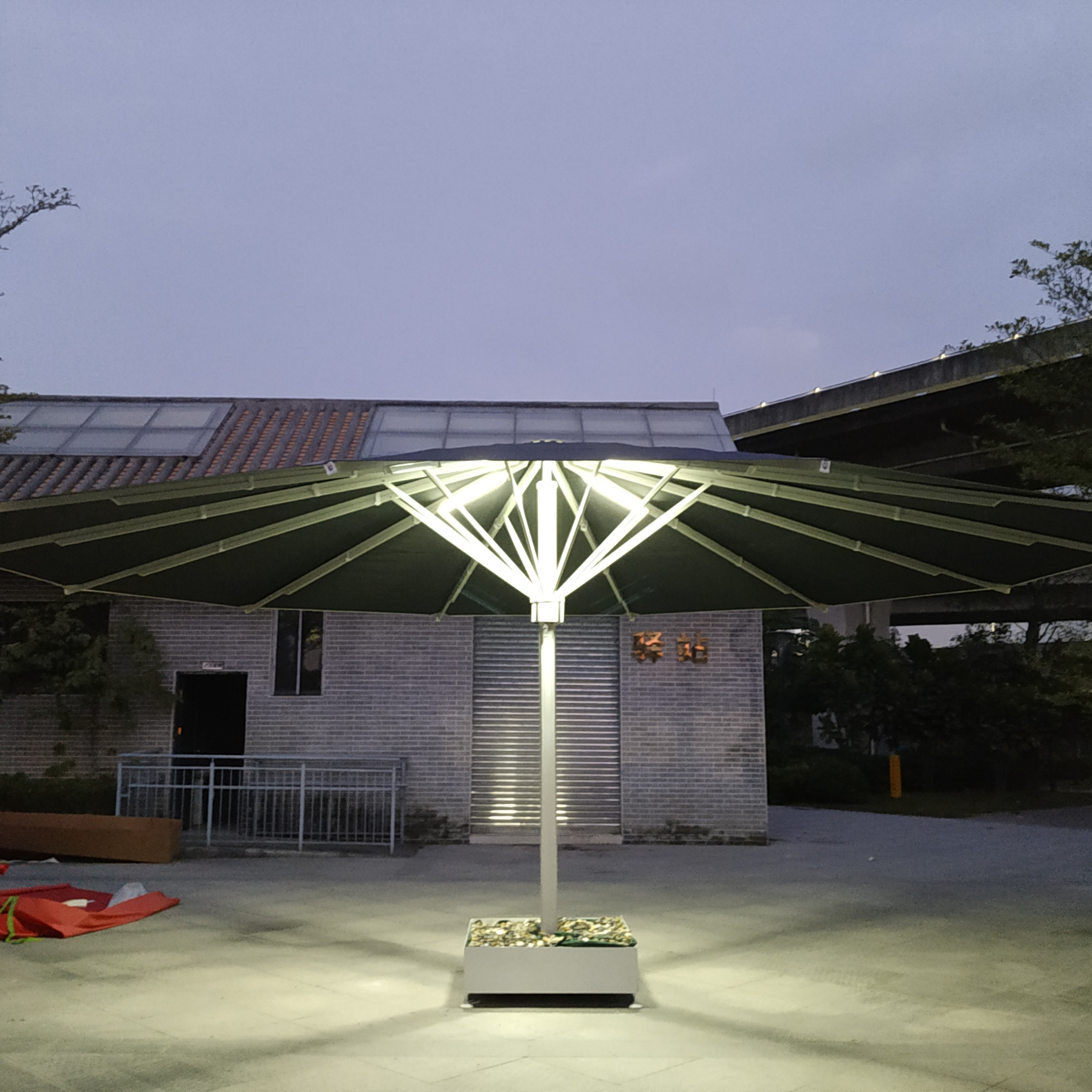 Outdoor Furniture Garden Cantilever super 7m Large Patio beach swimming pool Parasol  Umbrella with LED lights