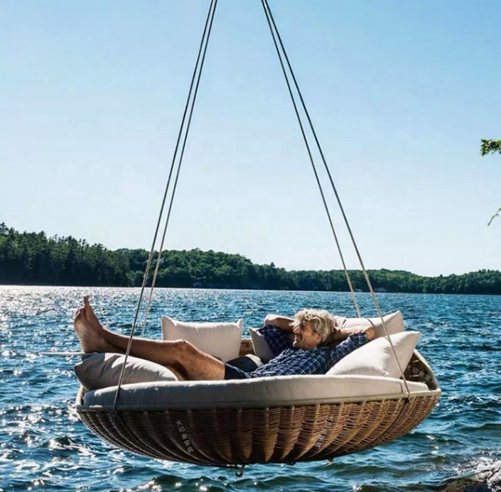 Outdoor PE Rattan Round Swing Bed Patio Hanging Swing daybed Wicker Furniture Porch Swing Bed