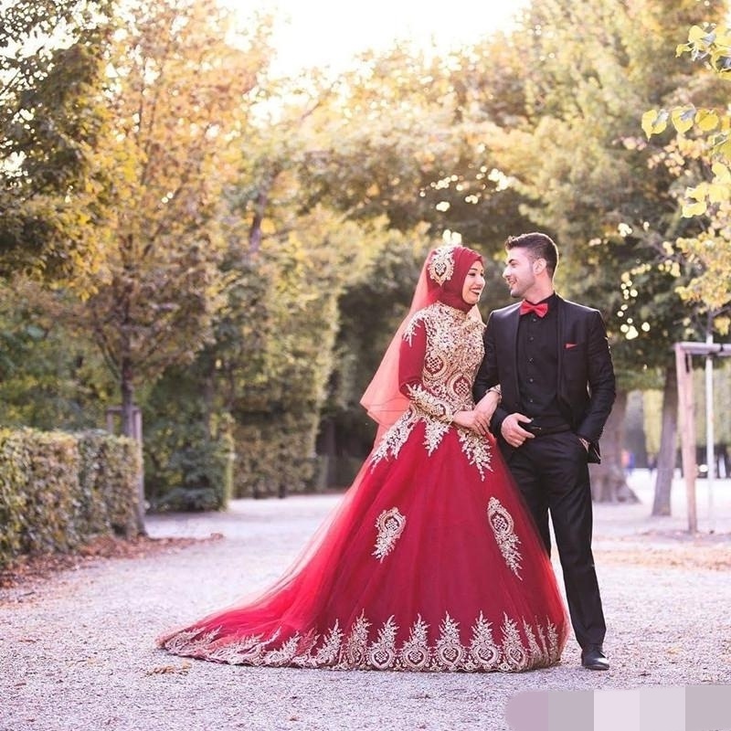 Gold Lace Puffy customized plus size muslim long sleeve red cheap Wedding Bridal Gowns with hijab MWA363