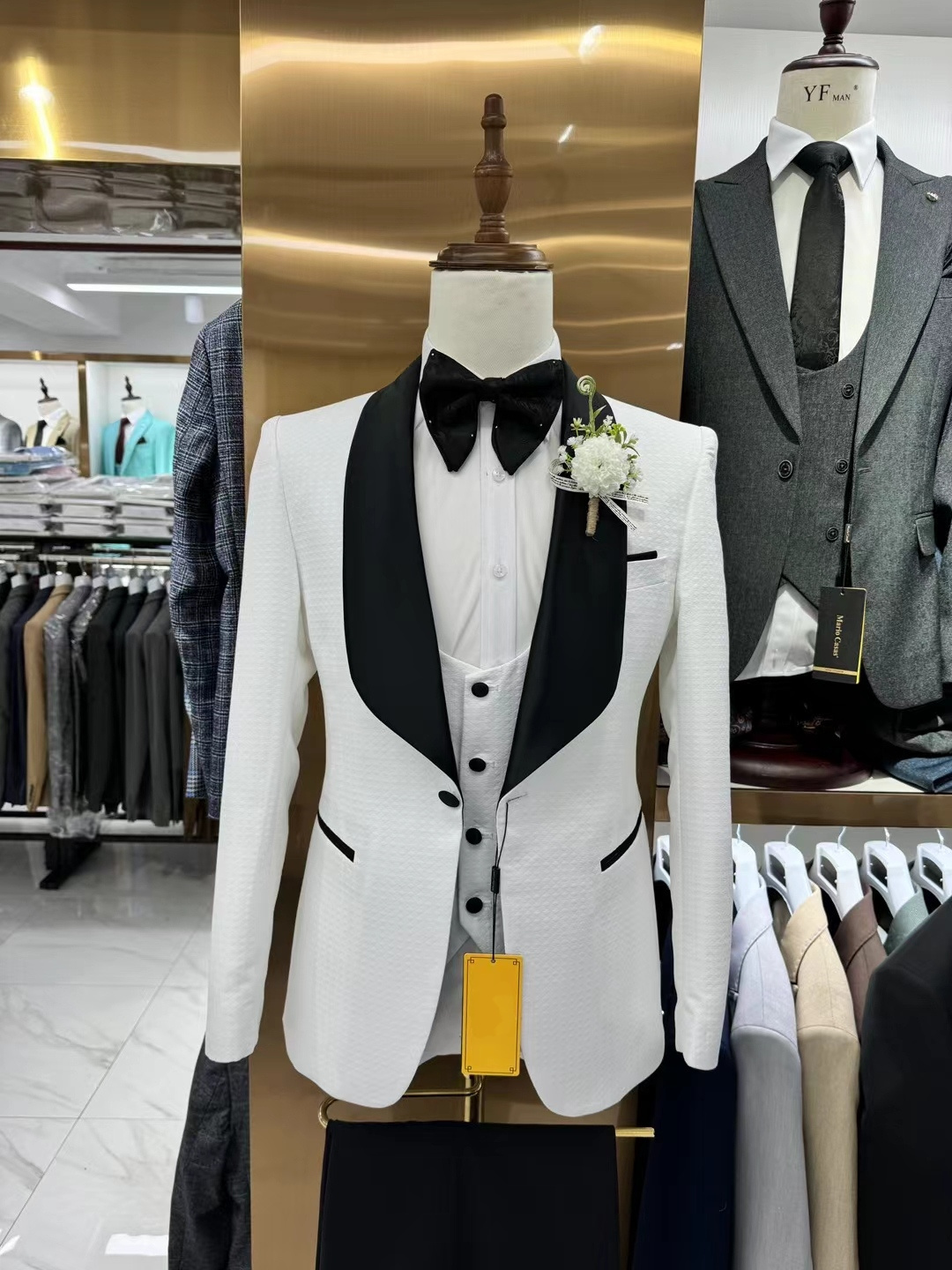 100% Real  White Men Suits Blazers Groom business Groomsmen Wedding/Prom/Dinner 3 pieces ( Jacket +Waistcoat+Pants) MS726