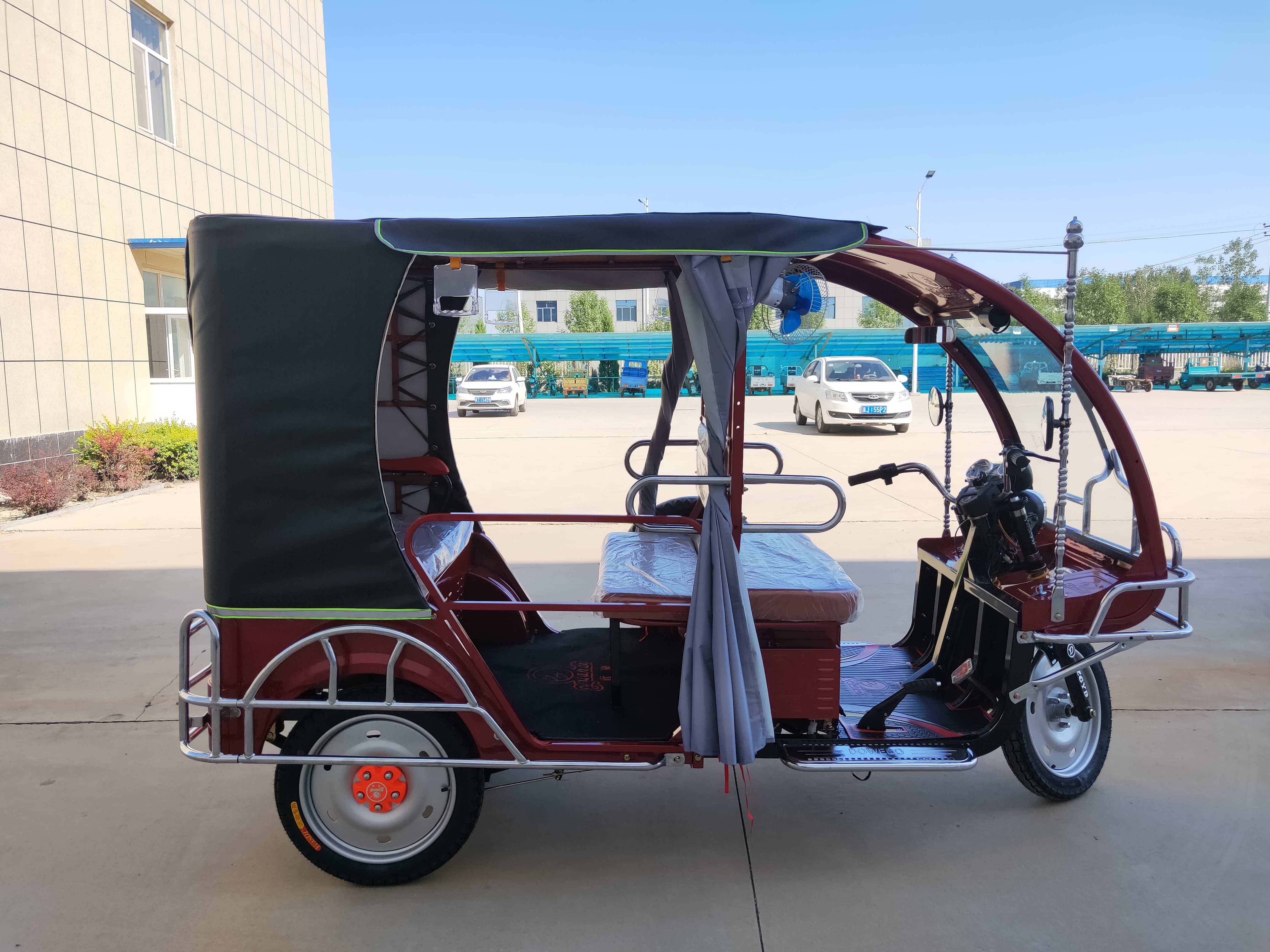 Electric tricycle 60V/1000W 5 seater taxi tricycle