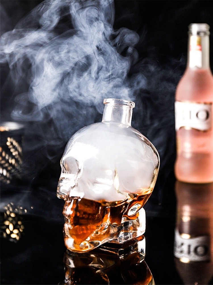 180ml 380ml 750ml Glass Wine Decanter Skull head shaped Decanter wine Whiskey Vodka skulled bottle with wooden cork