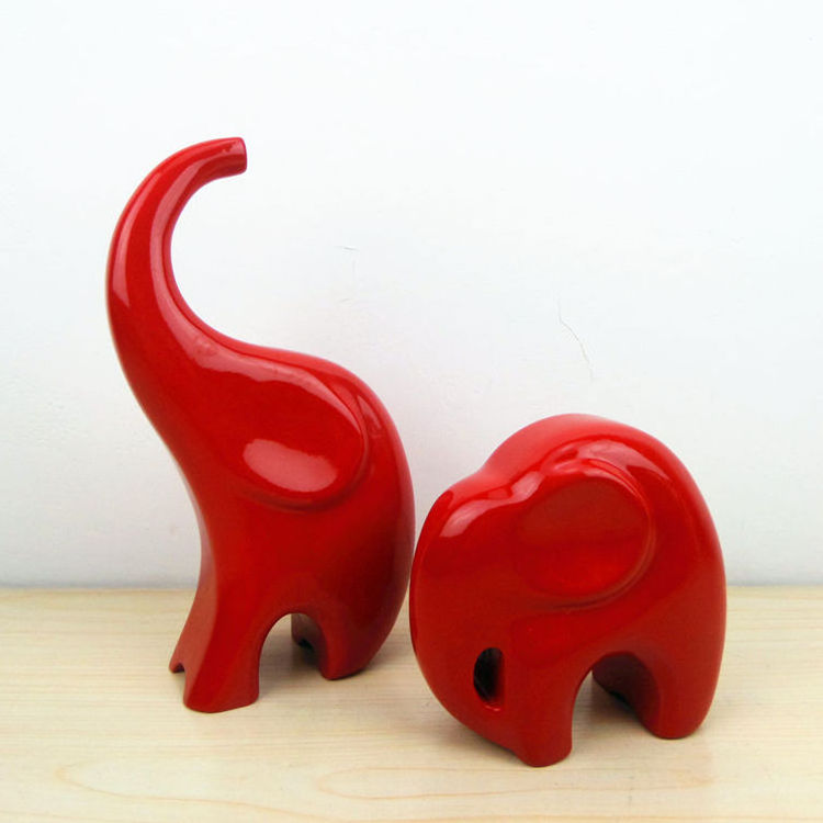 Modern Abstract Couple Loving Elephants Decoration Cute Resin Estatu De Elef Living Room Wine Cabinet Red Elephant Figurine