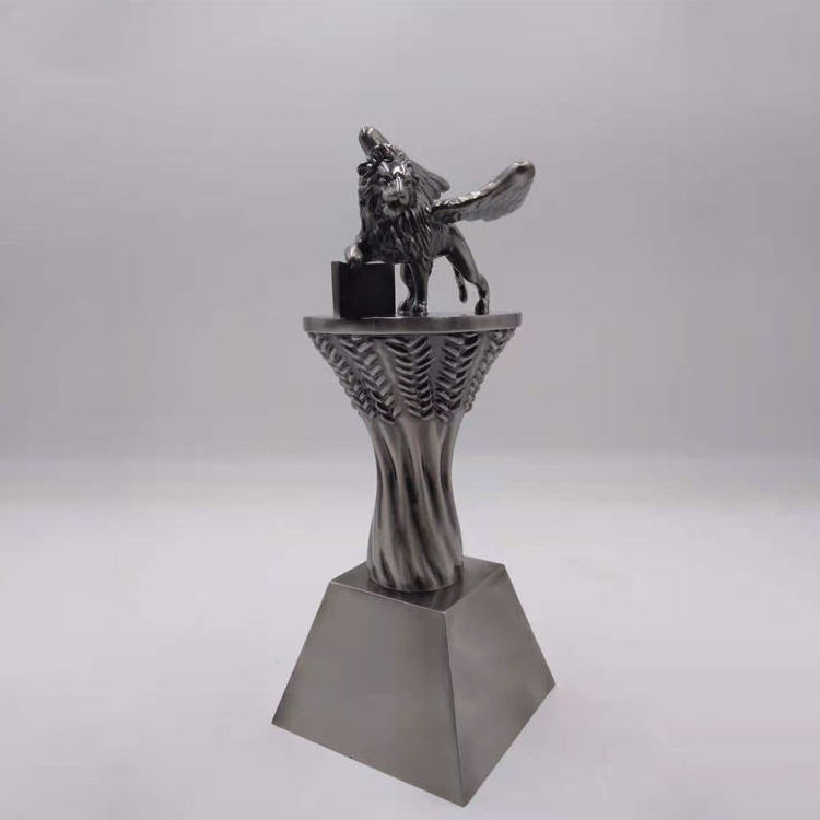 Lion High Quality Custom Memorial Gifts Best Selling Metal Trophy Cup Creative Black Winged Lion Trophies