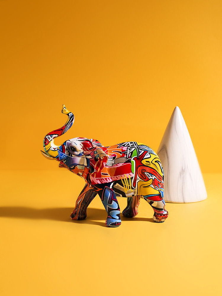 2021 Modern Decorative Figure Desktop Animal Ornament Olifant Houtsnijwerk Sculptuur Fashion Graffiti Art Elephant Statue