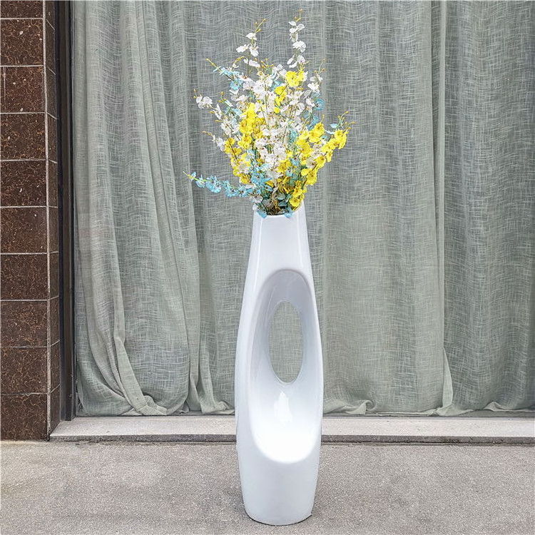 Floor Vase Modern Simple Design White Tall Stand Vase Hotel Clue Decor Vasi Per Fiori Elegant Hole Floor Vase For Wedding