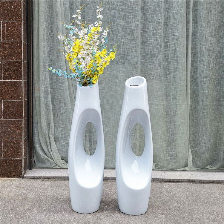 Floor Vase Modern Simple Design White Tall Stand Vase Hotel Clue Decor Vasi Per Fiori Elegant Hole Floor Vase For Wedding