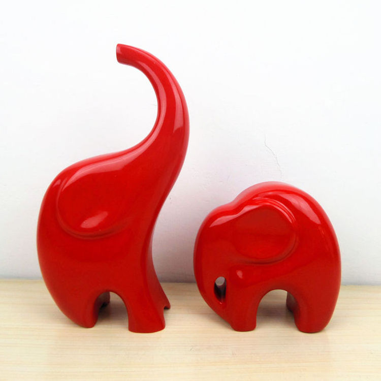 Modern Abstract Couple Loving Elephants Decoration Cute Resin Estatu De Elef Living Room Wine Cabinet Red Elephant Figurine