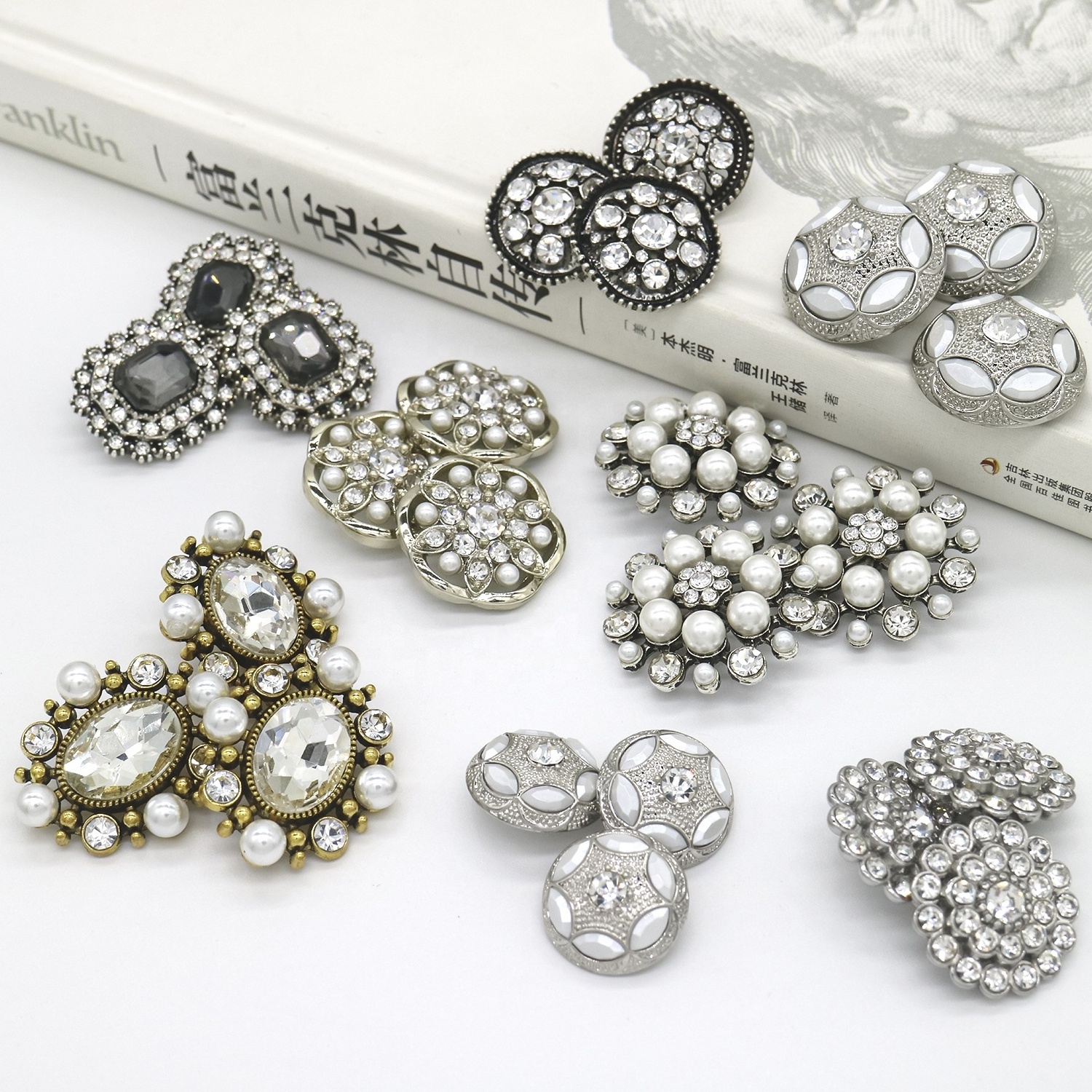 Customize Luxury designer custom rhinestone silver crystal ladies fancy shank rhinestone buttons for clothing